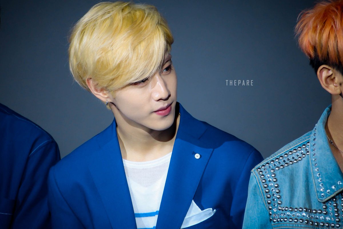 pmprjwhys's tweet photo. ถ่ายไปก็มือสั่นไป ใจก็สั่น พี่เค้าหล่อ พี่เค้าดี ดีงามที่สุดในสามโลก #Mark #BauschandLomb #blpresenter #bauschlombth https://t.co/Q89u3I8PPn