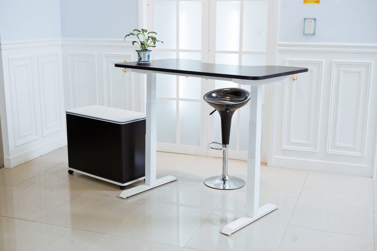 Zhuolang0's tweet image. Electric height adjustable desk, different column with before, do you find it?