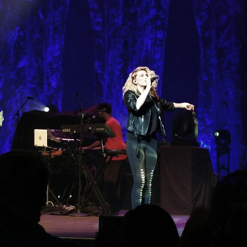 VANCITYsBEST's tweet photo. Must see photo! 🎶 @torikelly •

#vncvr #yvr #vancity #vancouver #vancitybuzz #vancityhype #torikelly #concert #unbr… https://t.co/WVTmqR62wz
