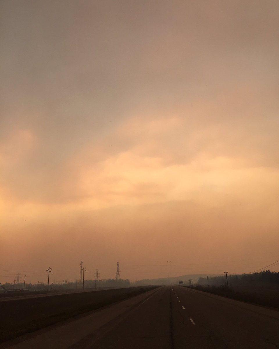 Stumpy55's tweet image. Last night evacuating Ruth Lake lodge #ymm #ymmfire