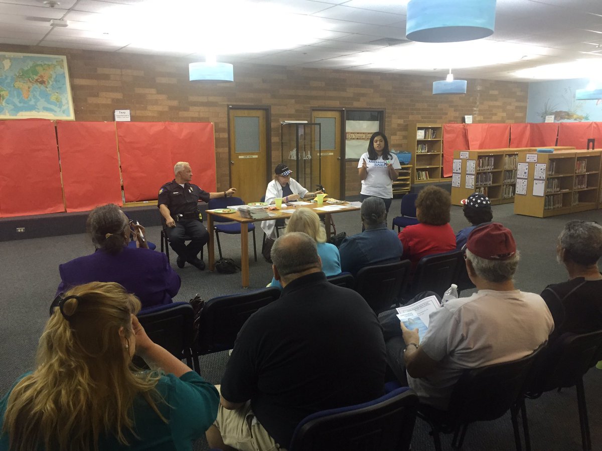 Maritza4AZ's tweet photo. Incredibly impressed by the South Mountain Block Watch tonight. A group working hard to better their community! https://t.co/0sFv9871ji