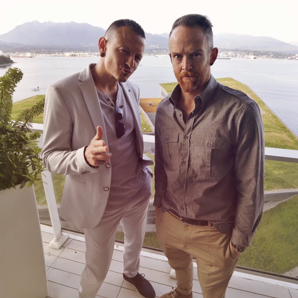 lpfancovers's tweet photo. #ChesterBennington and #DaveFarrel with #Marcedesbenz in Canada. #LinkinPark https://t.co/fGaZFi4xSy