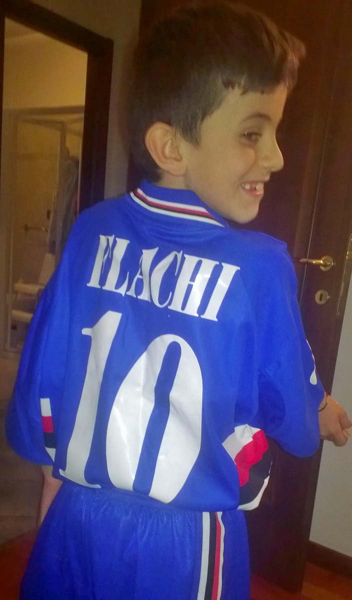 elitrav's tweet photo. @FlachiFrancesco#festadellosport quando mi hai dato questa maglia non pensavo che l'avrebbe messa per giocare lui https://t.co/qnyLtZM34x