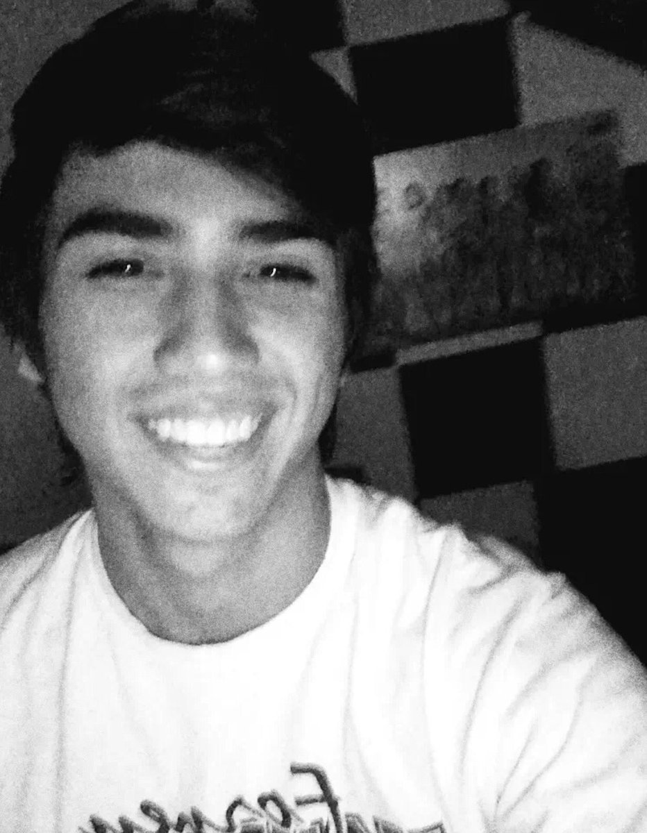 Chrxs2's tweet photo. Late night selfie https://t.co/TWrJ9drwvm