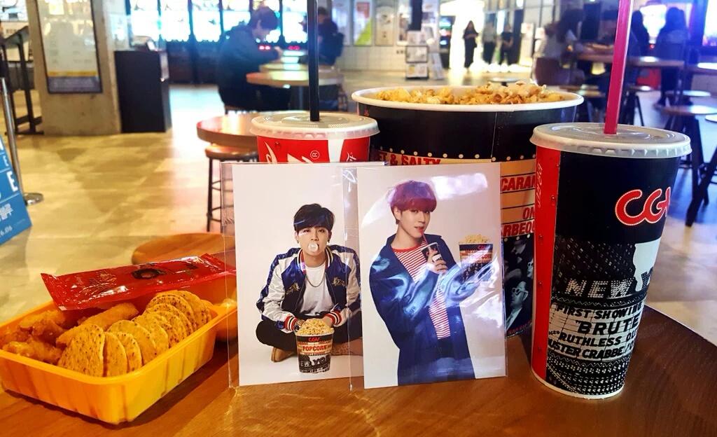 fs_wyb85's tweet photo. ต้องกินกี่คนถึงจะหมด 😂 #got7combo https://t.co/MlHy0KXPDd