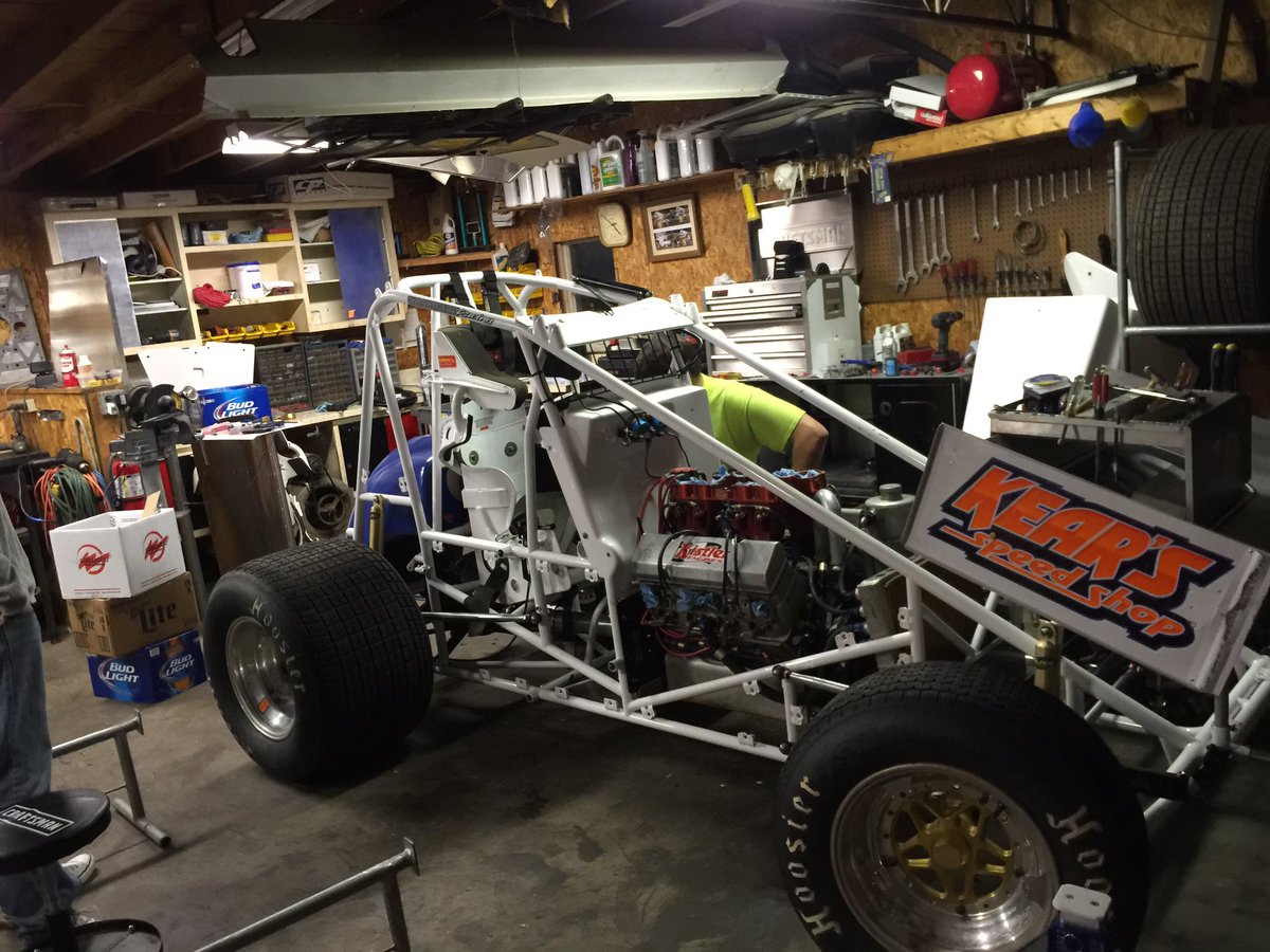 Got some pretty badass dudes working on this thing. 12am on a Tuesday and they are still here thrashing👍🏻