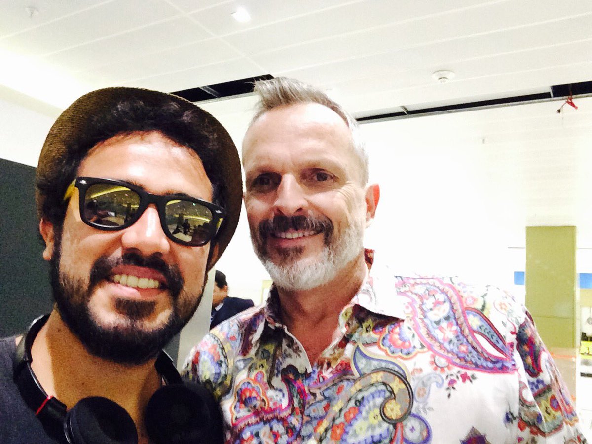pinzonic's tweet photo. Encuentros: hoy me topé también con este Sr.
Fue un extraño y bonito día.
#Pinzonic #MiguelBosé #Music #AirportLife https://t.co/kedEJxtbp0