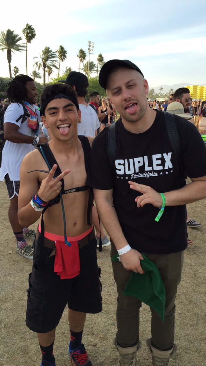 andrewg2_'s tweet photo. #tb #chella16 @KayzoMusic ✌🏼️ https://t.co/5uOKuHH07R