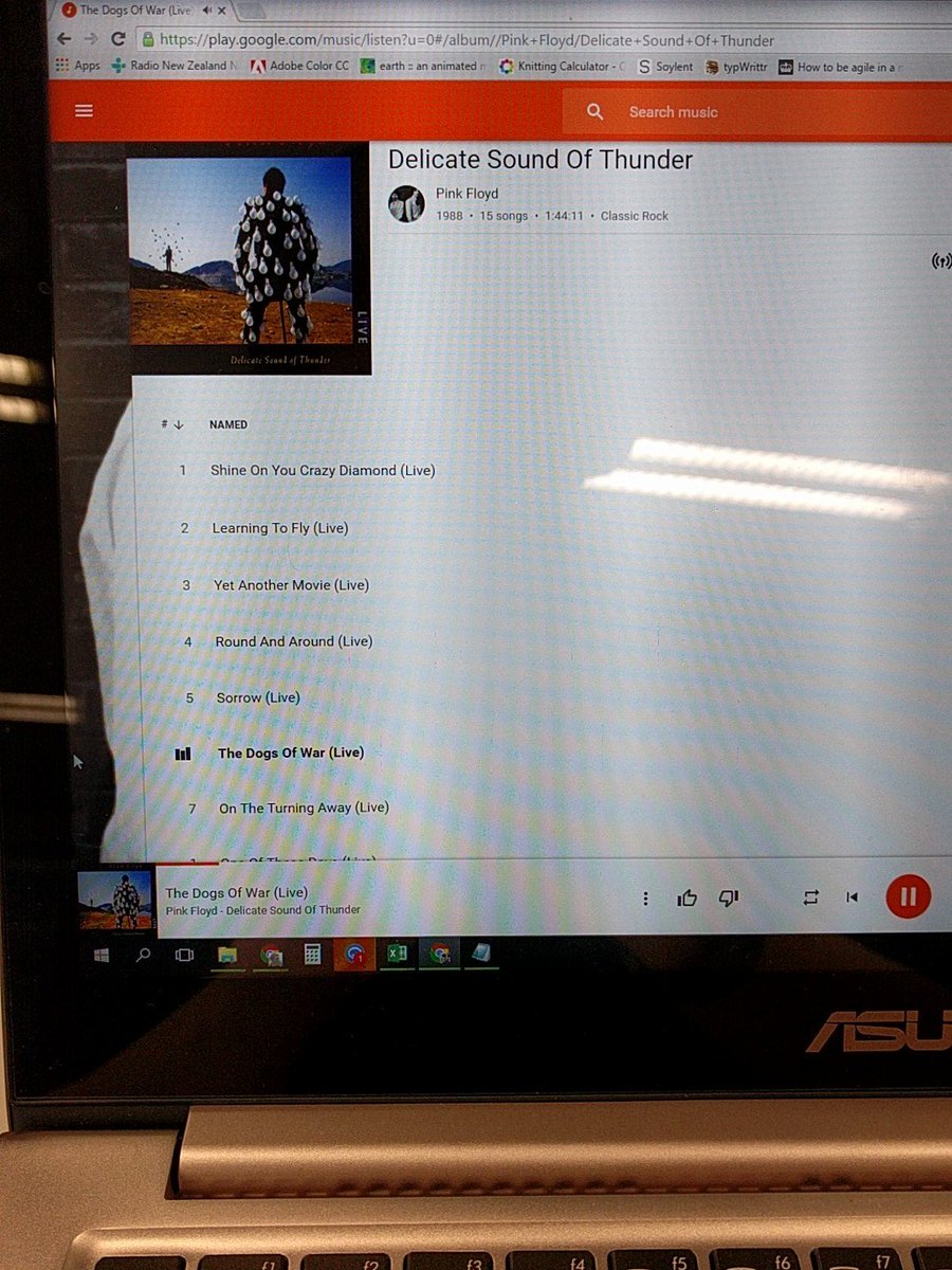 lifeatsquiz's tweet photo. Pink Floyd as a soundtrack for drafting emails.#rockrockon https://t.co/DV4e4vlIn1