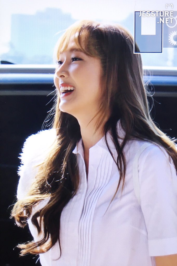  [PIC][18-05-2016]Jessica khởi hành đi Bắc Kinh – Trung Quốc để tham dự buổi họp báo cho Movie “I Love That Crazy Little Thing” vào sáng nay CitiNgqXAAAGELr