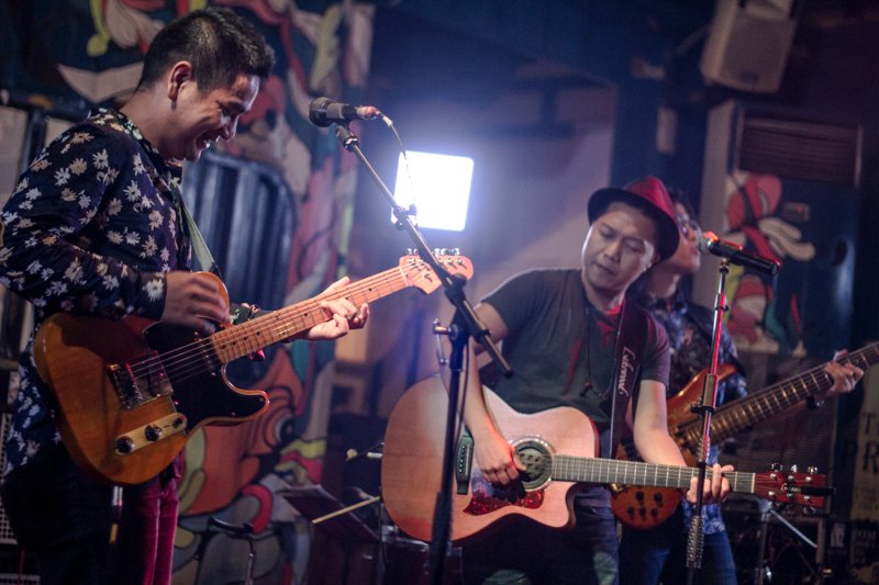 RollingStoneINA's tweet photo. Foto: Dari peluncuran album Jakarta Blues Factory di Jakarta https://t.co/b3fF51JIQS https://t.co/YZvjhuvbdL