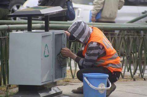 Энэ бол ухамсар
Эх орноо яаж хайралдагииг
Батүүл биш
Энэ залуу үлгэрлэж зааж байна. 
Хайс хүртэл угааж эзэн хүн шиг