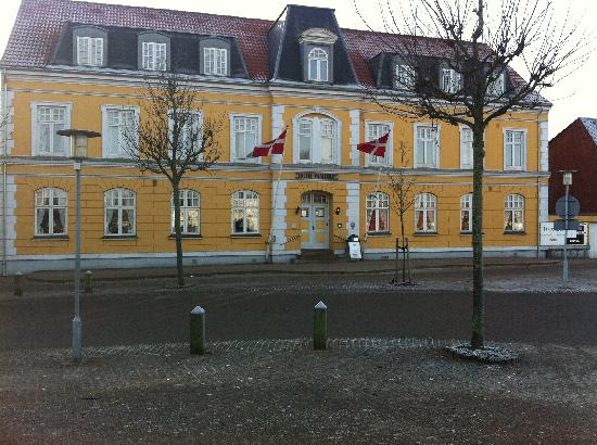 pastmayor6000's tweet photo. årsmøde i byforum Vamdrup på Hotel Vamdrup kl. 18.00. alle er velkomne #tvsyd #drtrekanten #kolding #jvdk #vamdrup https://t.co/d1MfXq0tBe