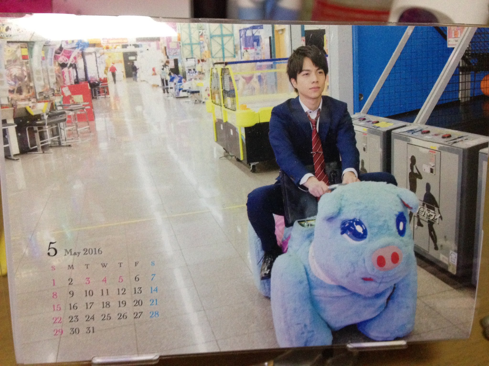 あいぼりぃず くろとり ゆうき いまさらだけど ジャニーズwestのカレンダー 5月は重岡くん 早寝早起き 健康オタク 漢方持ち歩いてますw 声が特徴的でジャニーズwestのセンター メンバーカラー赤の重岡大毅くん 映画 殿 利息でござる に出てます