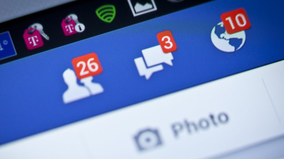 Ton #entreprise ne peut plus se passer des #réseauxsociaux. Pourquoi ? #communitymanager… bit.ly/1VKqJ1Y