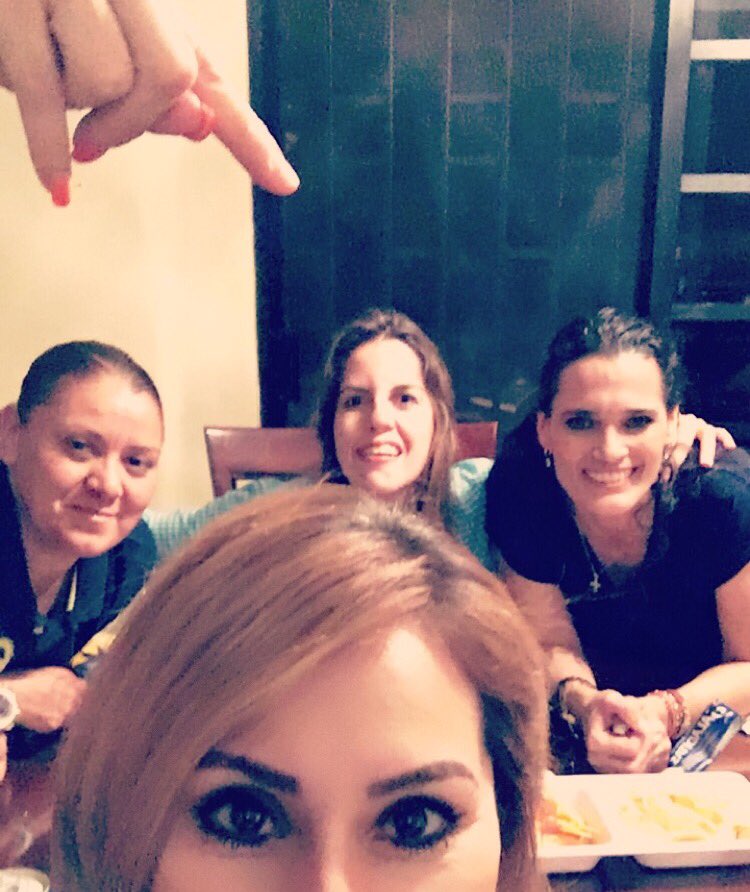 LupitaLB's tweet photo. Cuarentonas antes del fin del mundo! #AlmostLeaving #40isthenew20 #cdmx2016 @nanem06 @mseldner 💃🏼🎉 https://t.co/JBYATiUkZO