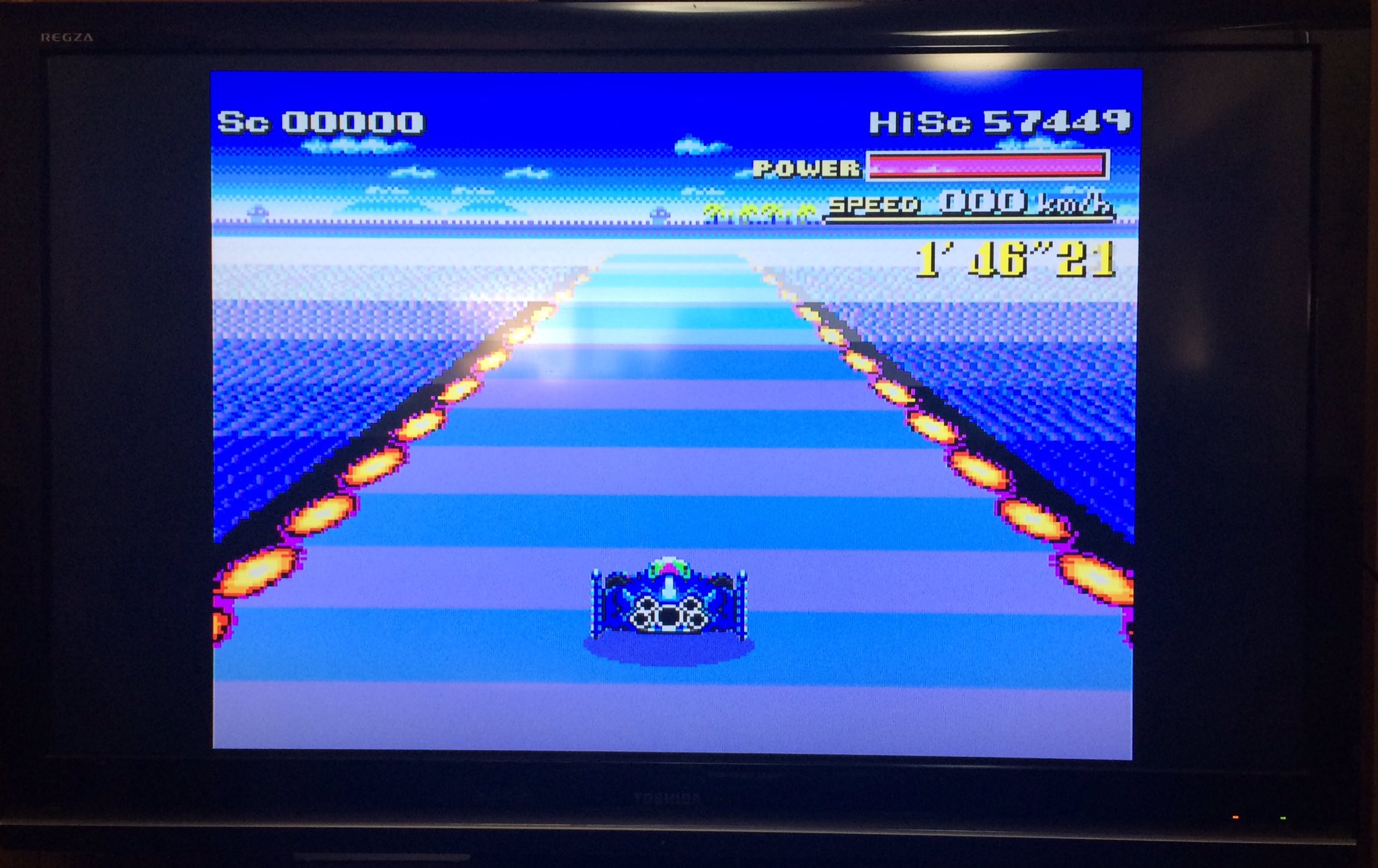 でーこーく レトロフリークで Pcエンジン自作ソフトの Huzero をプレイ 半分デモのようなシンプルなゲームだけど 画面が Pcエンジンでここまで出来る事に驚き D T Co Fodeligha4