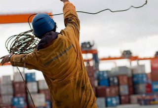 Dragon_Ind_Asia's tweet photo. 150,000 more #seafarers will be needed by 2025, according to Manpower forecasts - https://t.co/DsJpBb203i https://t.co/tMYfMrob8p