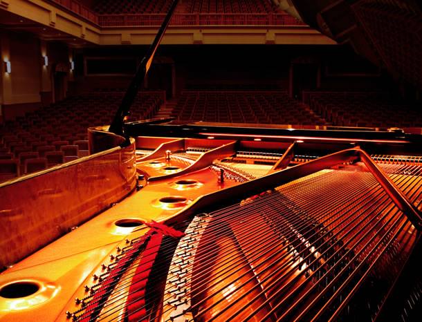 Myriad tonal colours, huge dynamic range, and precise control. Experience Shigeru Kawai.