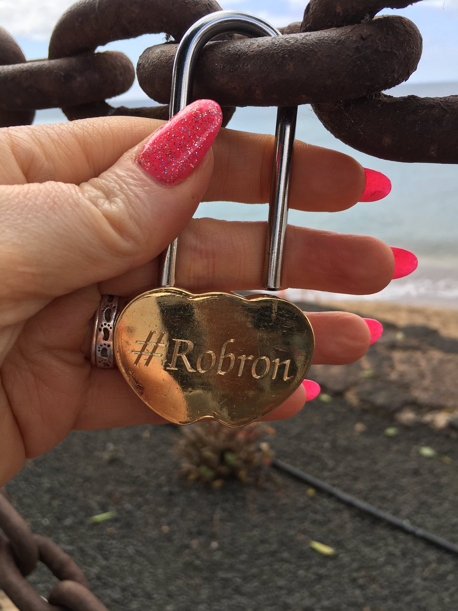 ravenprincess's tweet image. @emmerdale #Robron have to be forever now!! Ive love locked them!! ❤️❤️❤️❤️❤️❤️