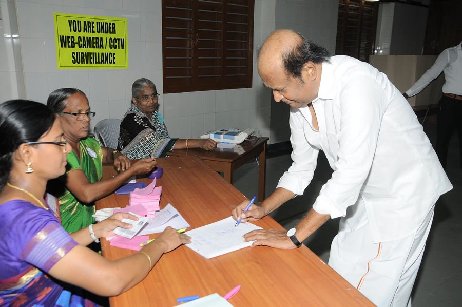Kollywoodstar's tweet photo. #Rajinikanth Casting their Votes Photos https://t.co/0JHXqxLPIl https://t.co/gjW2wEd0oD