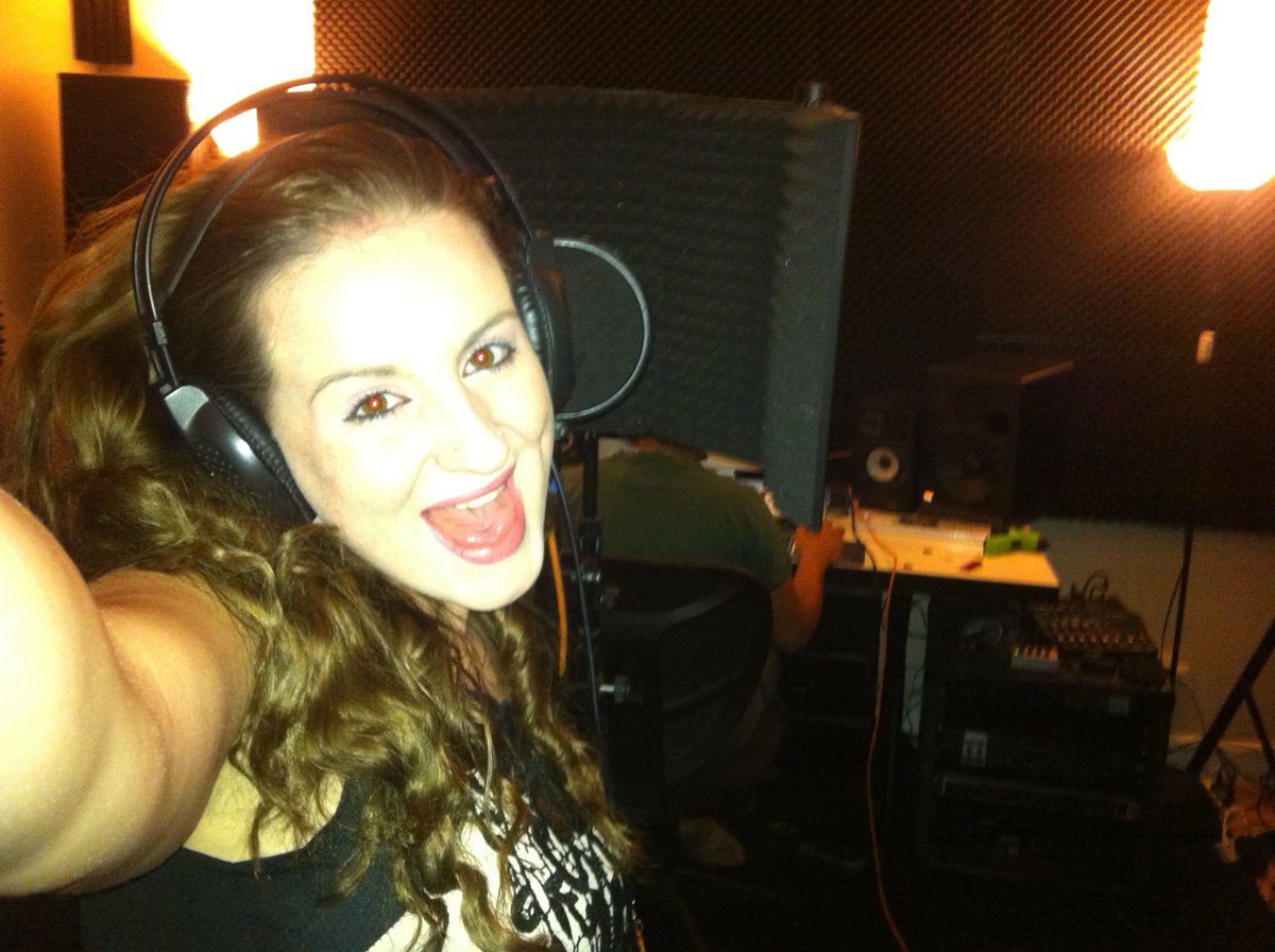 kattimoni's tweet photo. Pre-production
#aintgonnagiveup #radiateproductions #newmusic #kattimoni #inthestudio https://t.co/LrcSGKWrc6