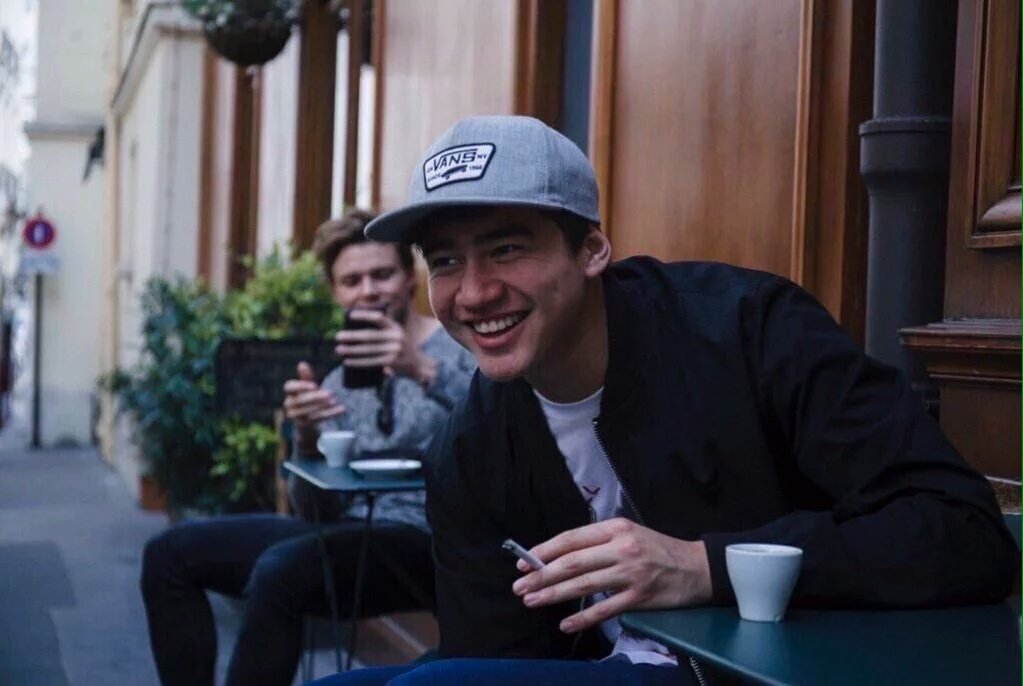 5mixedirection's tweet image. Haha Ashton photobombing in the background 😂😂