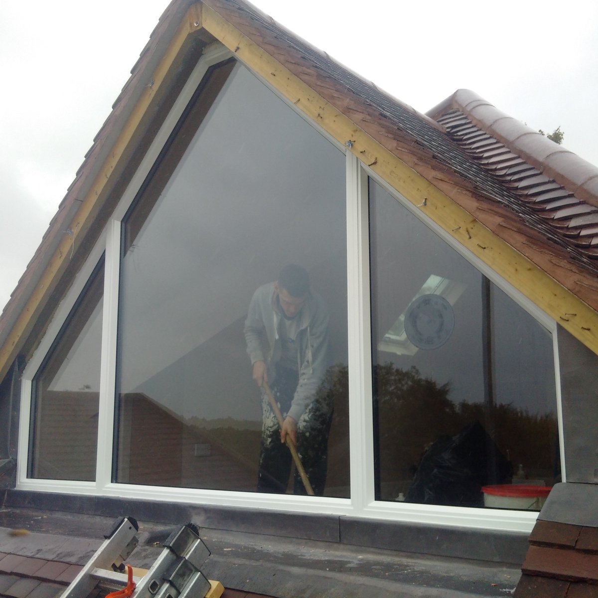 Loft apex frame in white aluminium