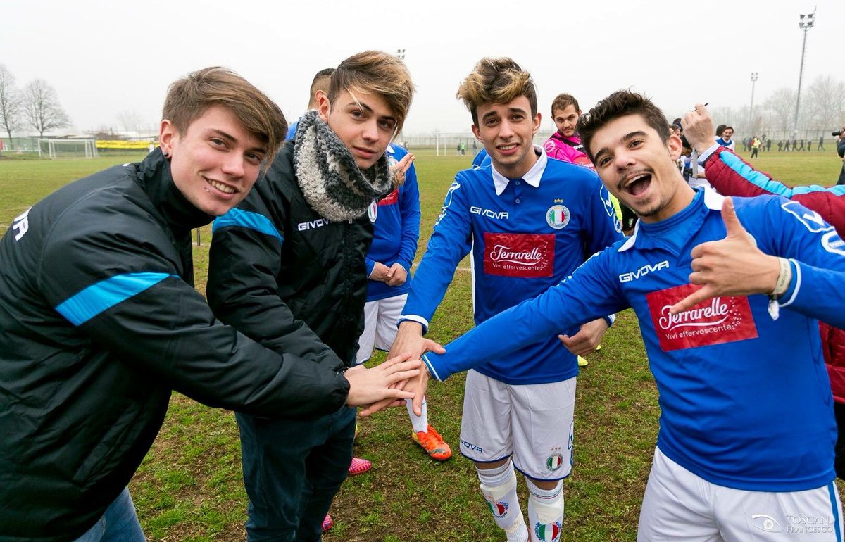 Partita del Cuore 2016: stasera in tv e in diretta streaming. Informazioni sulla formazione Nazionale Cantanti e Cinema Stars Partita del Cuore 2016: stasera in tv e in diretta streaming. Informazioni sulla formazione Nazionale Cantanti e Cinema Stars