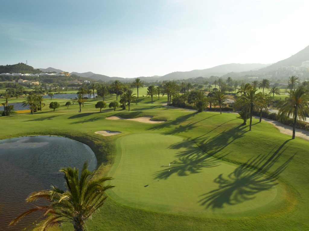 Golf Pros:
@LaMangaClub 
A stunning resort that is ideal for some #GolfProTravel. #WinterSun #golf
<a href="/ThePGA/">The PGA</a> #Partner