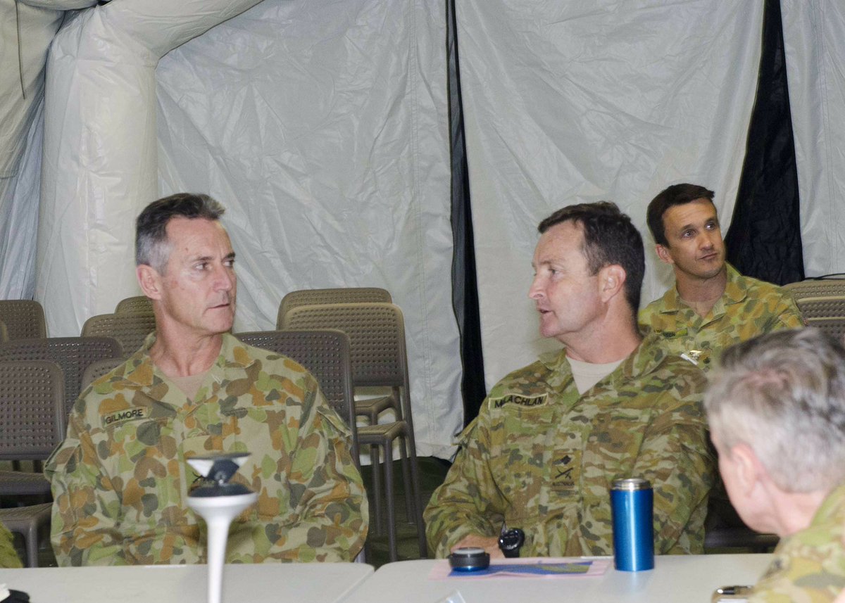 OldMechHead's tweet image. COMD #1DIV briefs COMD #FORCOMD at #EXVitalProspect on #C2 in the #JointOperational environment @AustralianArmy