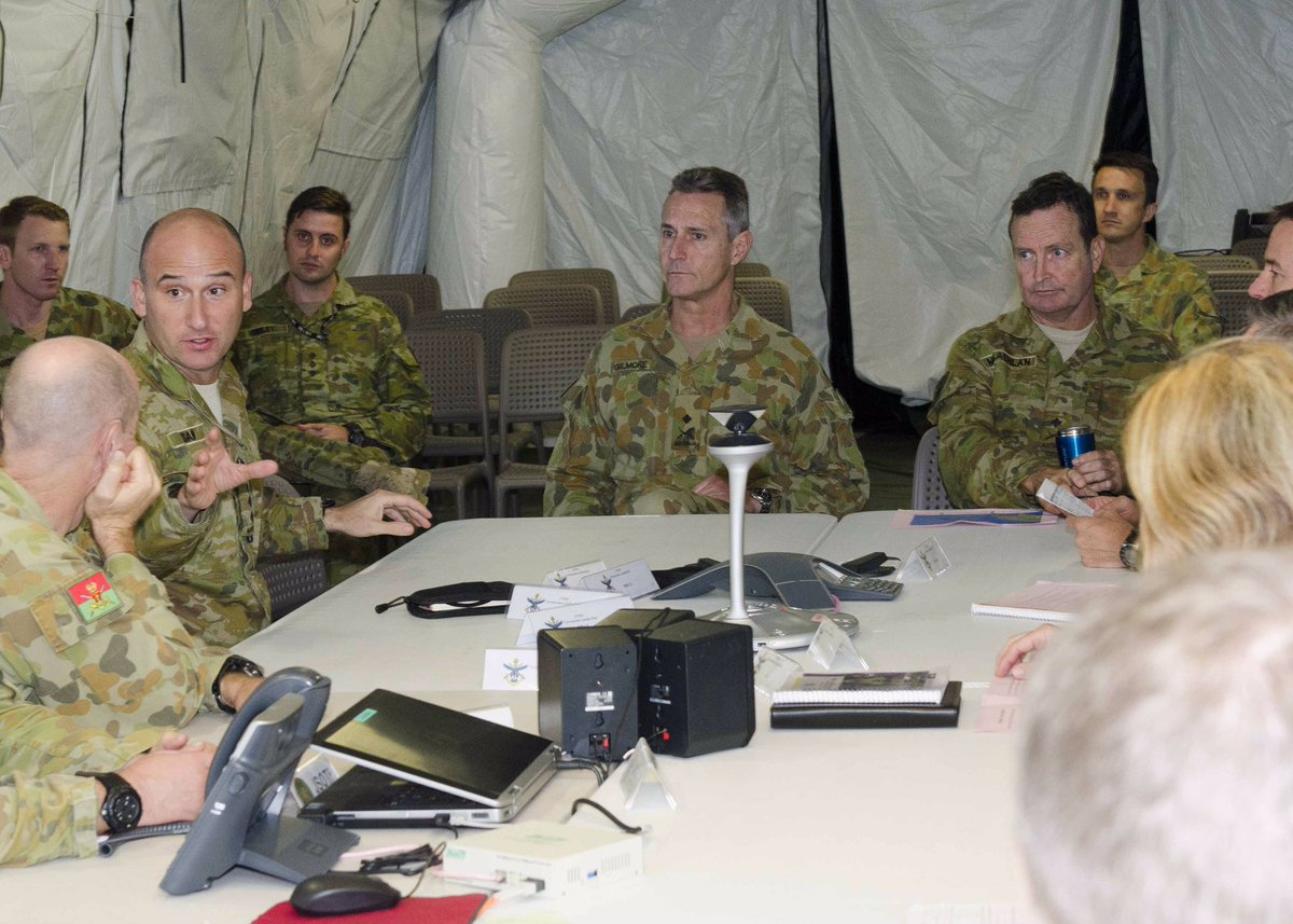 OldMechHead's tweet image. COMD #1DIV briefs COMD #FORCOMD at #EXVitalProspect on #C2 in the #JointOperational environment @AustralianArmy