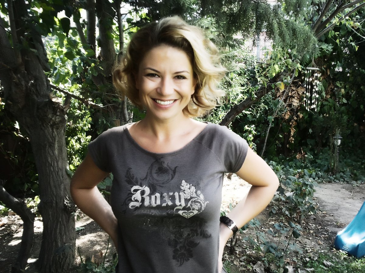 Seslendirme sanatçımız Canan Çiftel'in 2016 demosunu aşağıdaki linkten dinleyebilirsiniz.
yuzdeyuz.com.tr/profile_voice_…