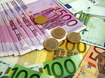 LenhardtPartner's tweet photo. LGT-Anlegerstudie: Wie legen reiche Österreicher ihr Geld an? Die Antwort gibts am 30.5. bei https://t.co/1gBM1sBuYp https://t.co/A9rXb1t4si