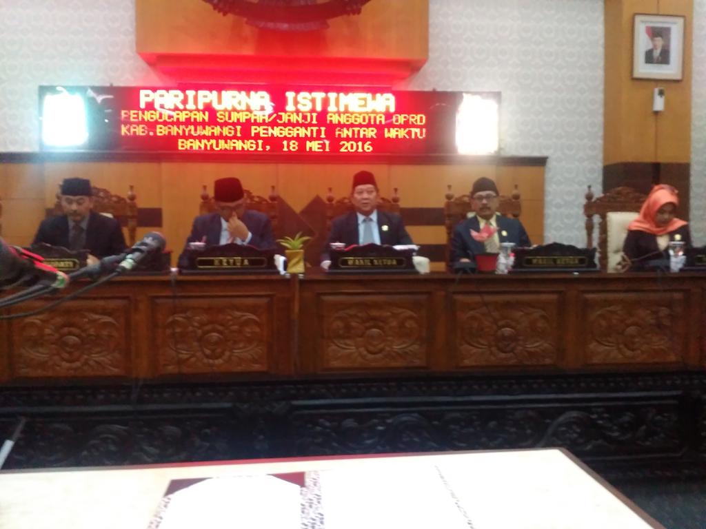 kuiskandar09's tweet photo. Slamat atas dilantiknya H. Musairi &amp; Mariatul Qibtiyah sbg PAW angg dprd @kabarbwi @cakiminpkb @halimiskandarnu https://t.co/JOvl5Dh9uW