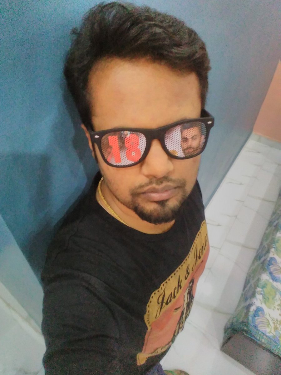 s1ddharth_'s tweet photo. @imVkohli #viratkafan #viratselfie #raipur #iplselfie #ipl2016 @RCBTweets  #iplfever #rcb #PlayBold #RCBvKXIP https://t.co/nCgZCdI261