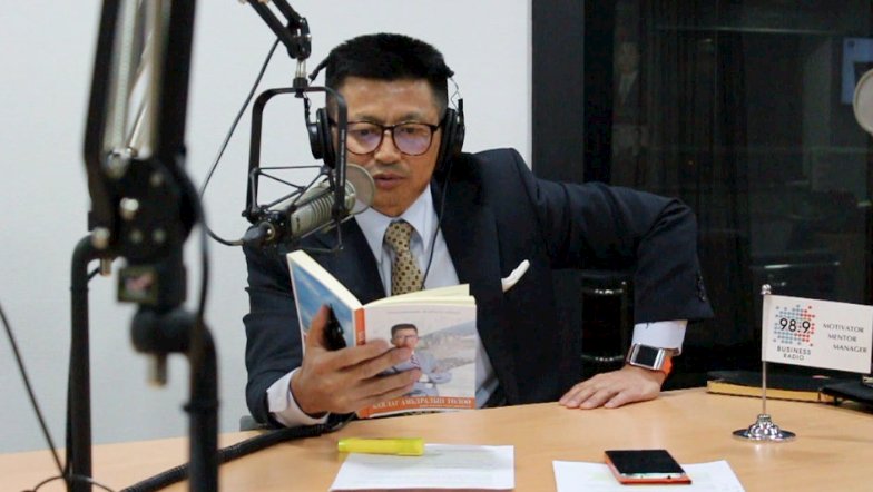 #TODAY <a href="/6/">Adrián Lamo</a>.30pm <a href="/BusinessFM989/">Business Radio 98.9</a>-өөр "Левесоны магадлагаа ба Монгол" нийтлэлийн сэдвээр ярилцана. #jargal_defacto
