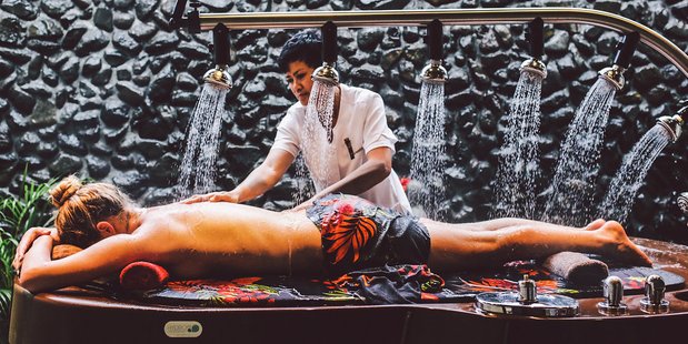 NZHtravel's tweet photo. Tracey Bond takes a tour around Rarotonga's spas #spacrawl https://t.co/RJRvnNd79w https://t.co/kIuhnXLFNV