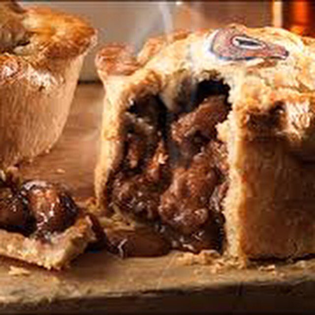 ProspectWapping's tweet image. Here comes the rain. Never mind we some great warm hearty pies for you to enjoy in the dry #pies #lovelondon