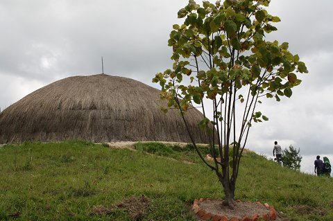 Gakondo_com's tweet photo. Uko Von Gotzen yahuye n’umwami w’u #Rwanda https://t.co/Lx1vKuuZGe https://t.co/Tdgu0DO05H