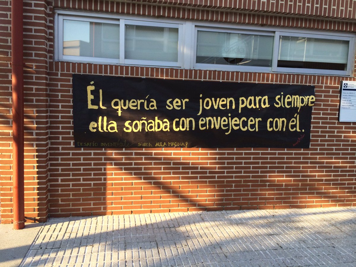 La <a href="/ufvmadrid/">Universidad Francisco de Vitoria</a> llena de carteles de <a href="/InventarteUFV/">InventarteUFV</a> 👏👏