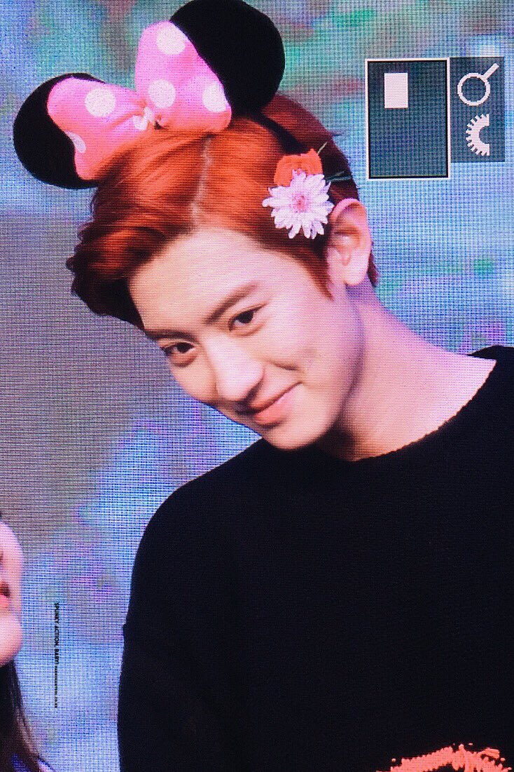 chanyeolit's tweet photo. 160518 나는안티팬과결혼했다 제작발표회 찬열 / 머리띠 씌어주기로 하신 분 만수무강하시고요 부자대세요... https://t.co/9fPXnCs5H3