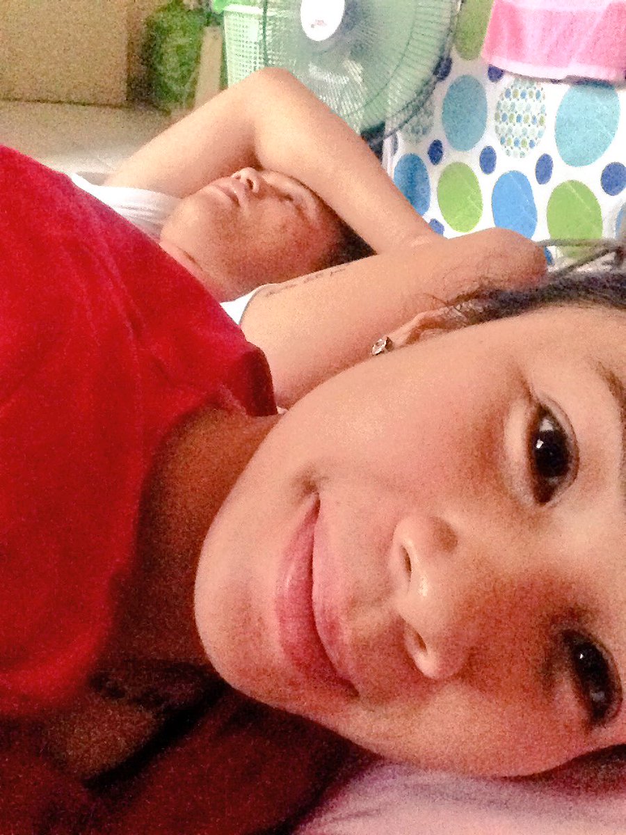 katbrasileno's tweet photo. Kahit nakakainis sya minsan. 😤😤😤 pero still thank you sa pag bantay sakin @kimbrianyap #sickgf https://t.co/mcGXBGTTpb