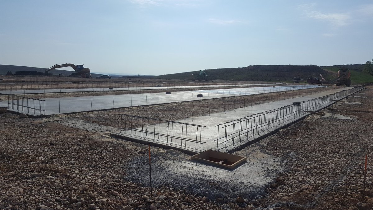 MONFORSANES_SL's tweet photo. Evolución de las naves.#monforsanes #granjaporcina #pig #picoftheday #aragon #TERUEL #farmlife https://t.co/p1YLrYV5uP