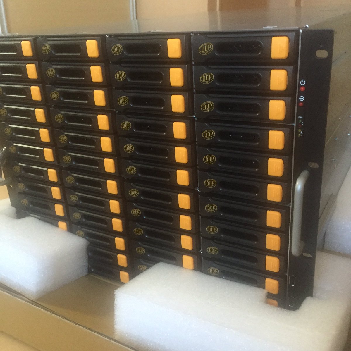DDP_SuperServer's tweet photo. New toy have arrived for Tokai TV. It's DDP48D with 144TB but first let us test! @OnAirAsia https://t.co/Z7sZz5odrG