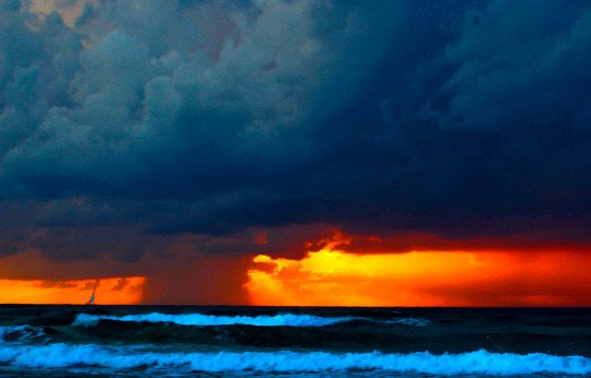 telaviv__'s tweet photo. I faved Sailboat, sunset &amp; storm - Tel-Aviv beach
by Lior. L https://t.co/lLhvb2ulJk
