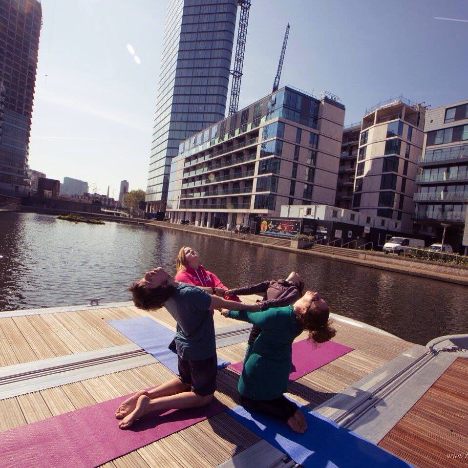 2016 YogaFloats season starts in June. Check yogafloatslondon.com and find a session for you! #yogalondon