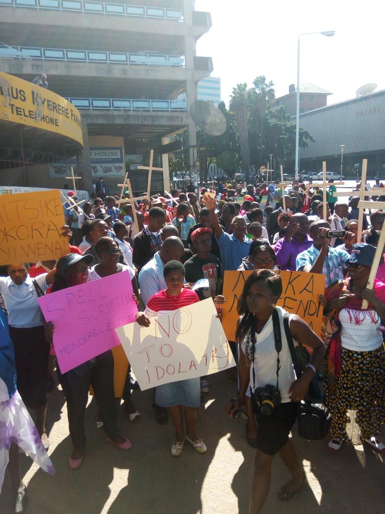 sentinelzim's tweet photo. Christian March against national pledge @263Chat @TakuraZhangazha @channelZim @NewsDayZimbabwe https://t.co/tTxIL4PtV9