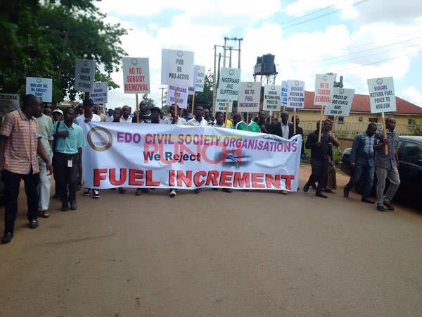 onmonyageorge's tweet photo. #IStandwithNLC because they Stand with the MASSES. Support NLC. https://t.co/eAHIpjEIPp
