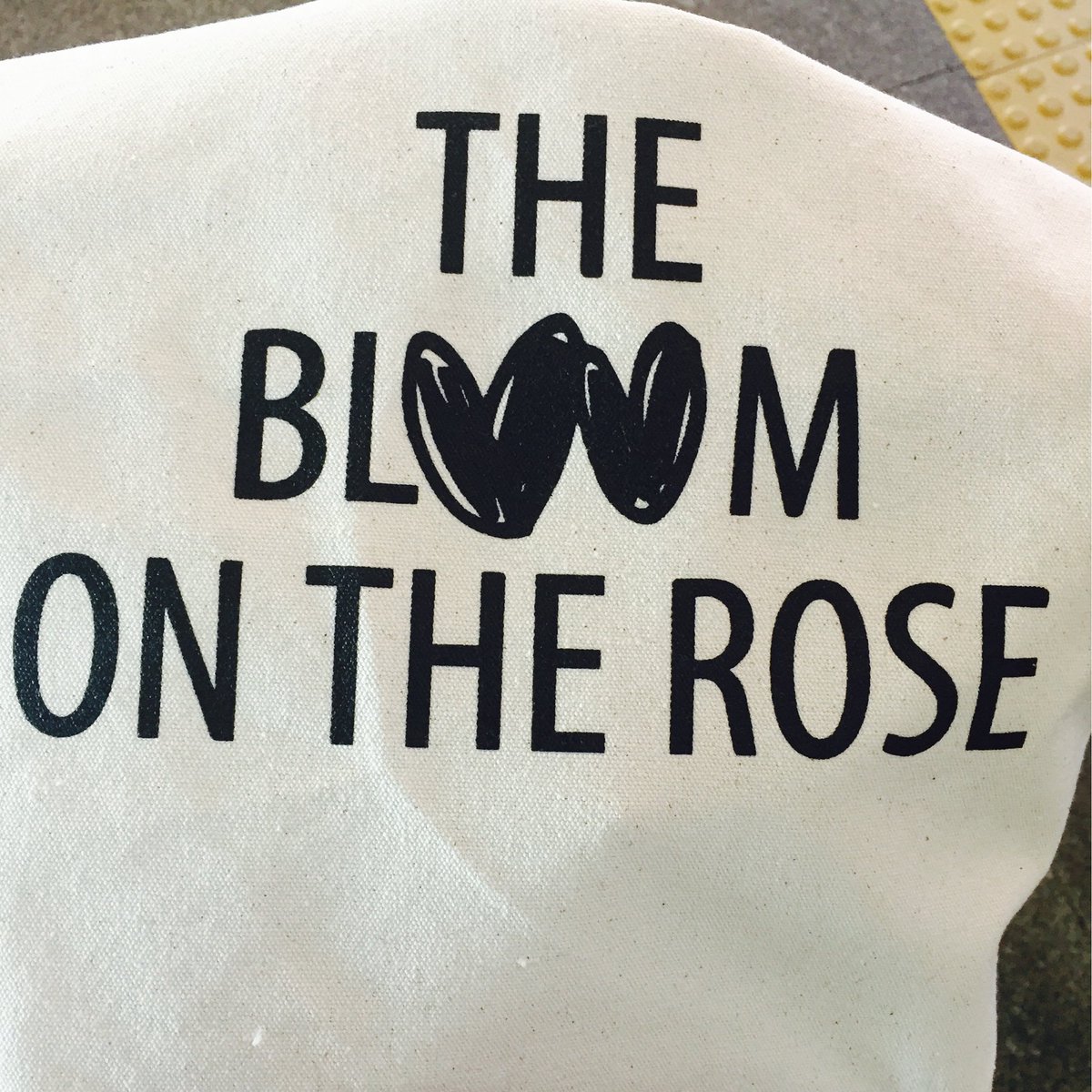 codenumber329's tweet image. 에코백 예쁘고 밑이 넓어서 굉장한... 수납이 가능인데... 이게 말로는 설명이 안대네... 어쨌든 좋아요...